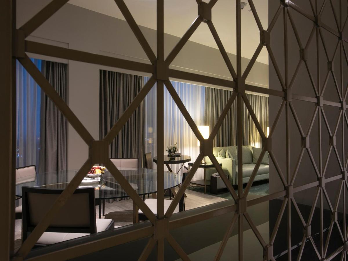 ホテル ハイアット リージェンシー アル カウト モール クウェート エクステリア 写真 The interior of a suite at the Mandarin Oriental, Munich