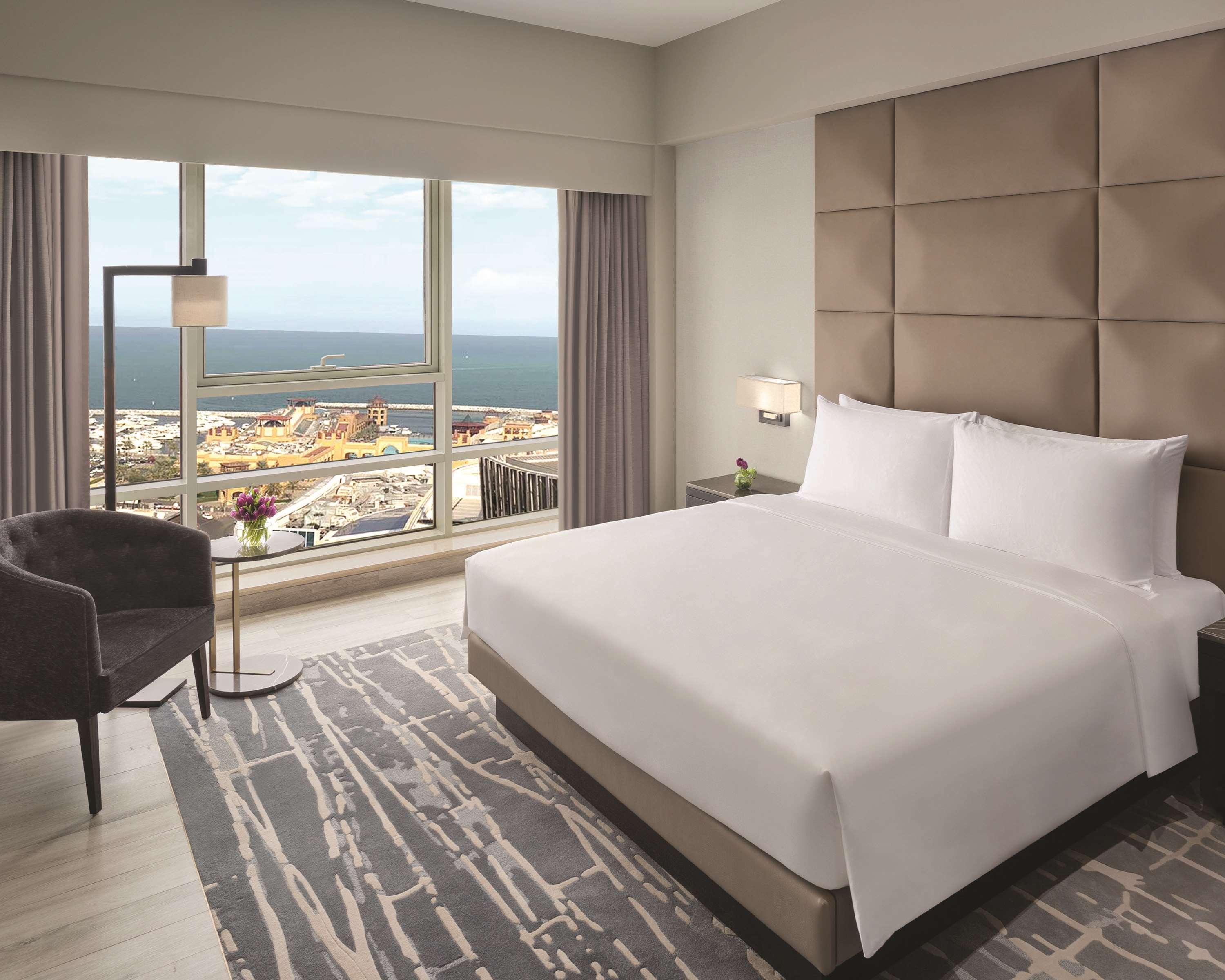 ホテル ハイアット リージェンシー アル カウト モール クウェート エクステリア 写真 A bedroom at the hotel