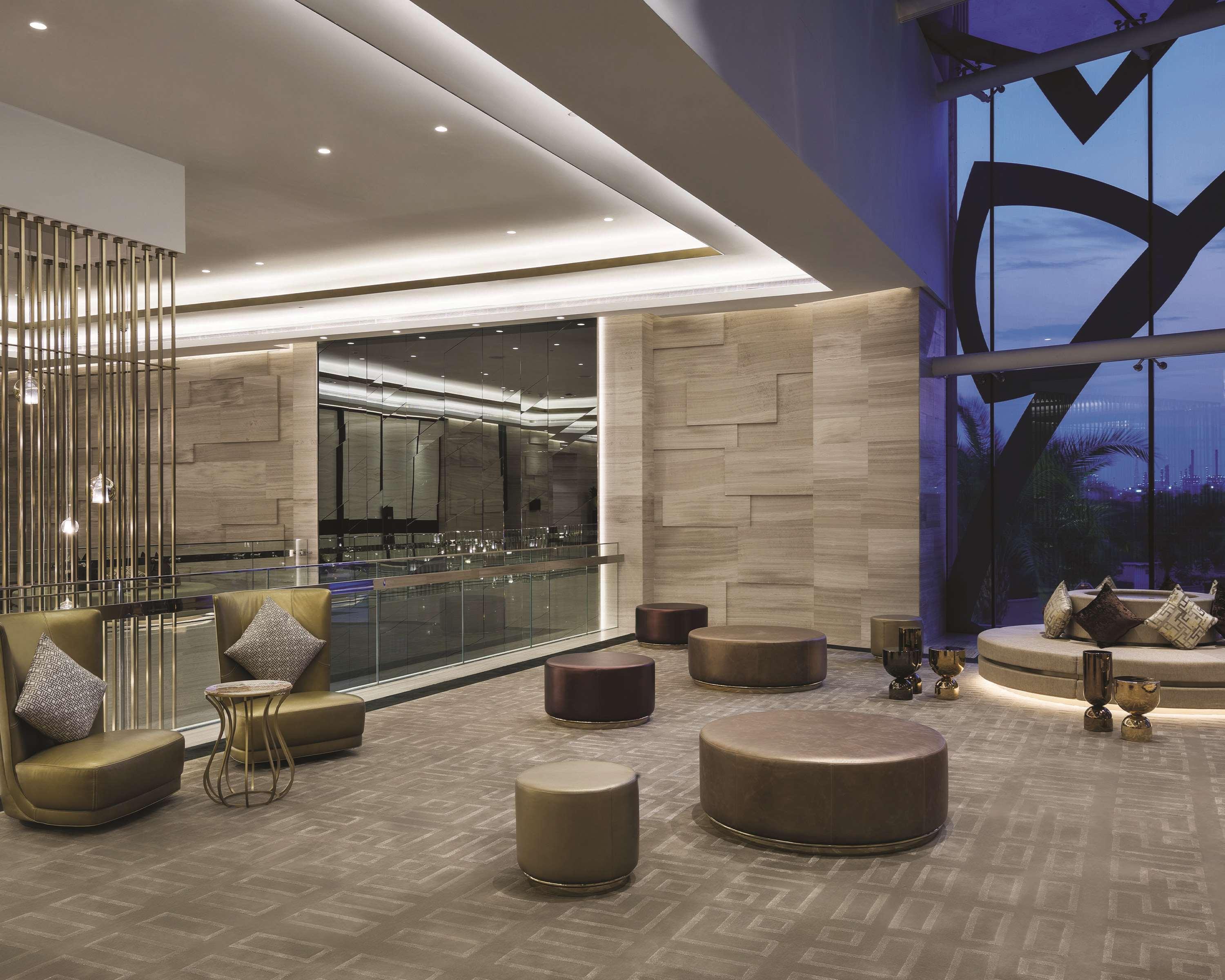 ホテル ハイアット リージェンシー アル カウト モール クウェート エクステリア 写真 The lobby of the hotel