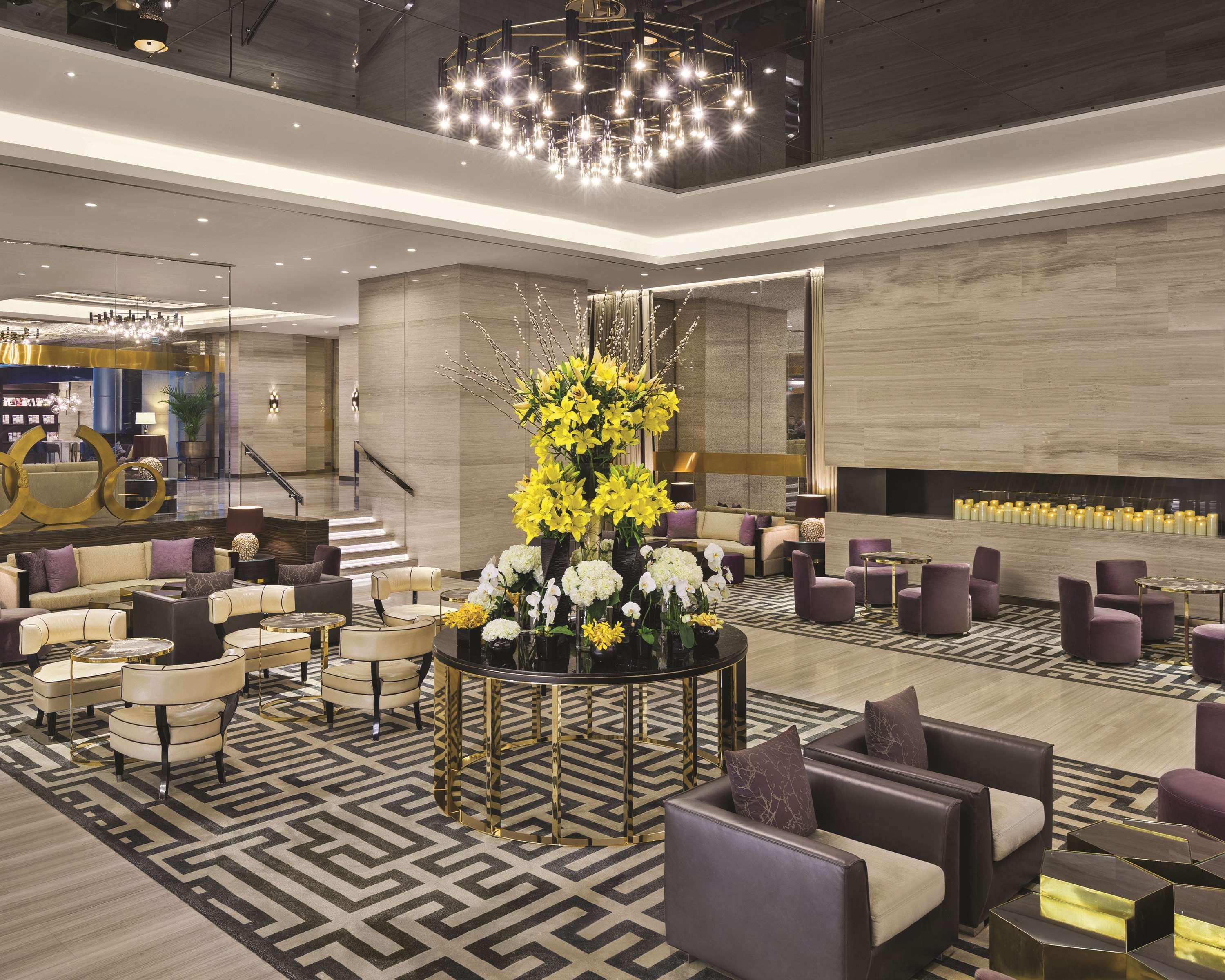 ホテル ハイアット リージェンシー アル カウト モール クウェート エクステリア 写真 The lobby of the hotel