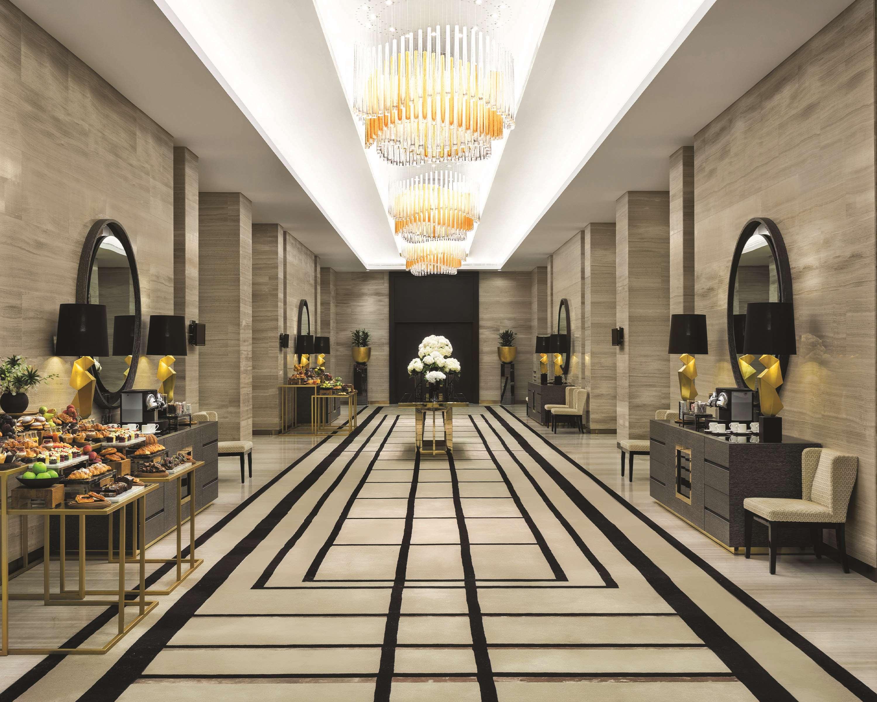 ホテル ハイアット リージェンシー アル カウト モール クウェート エクステリア 写真 The lobby of the hotel