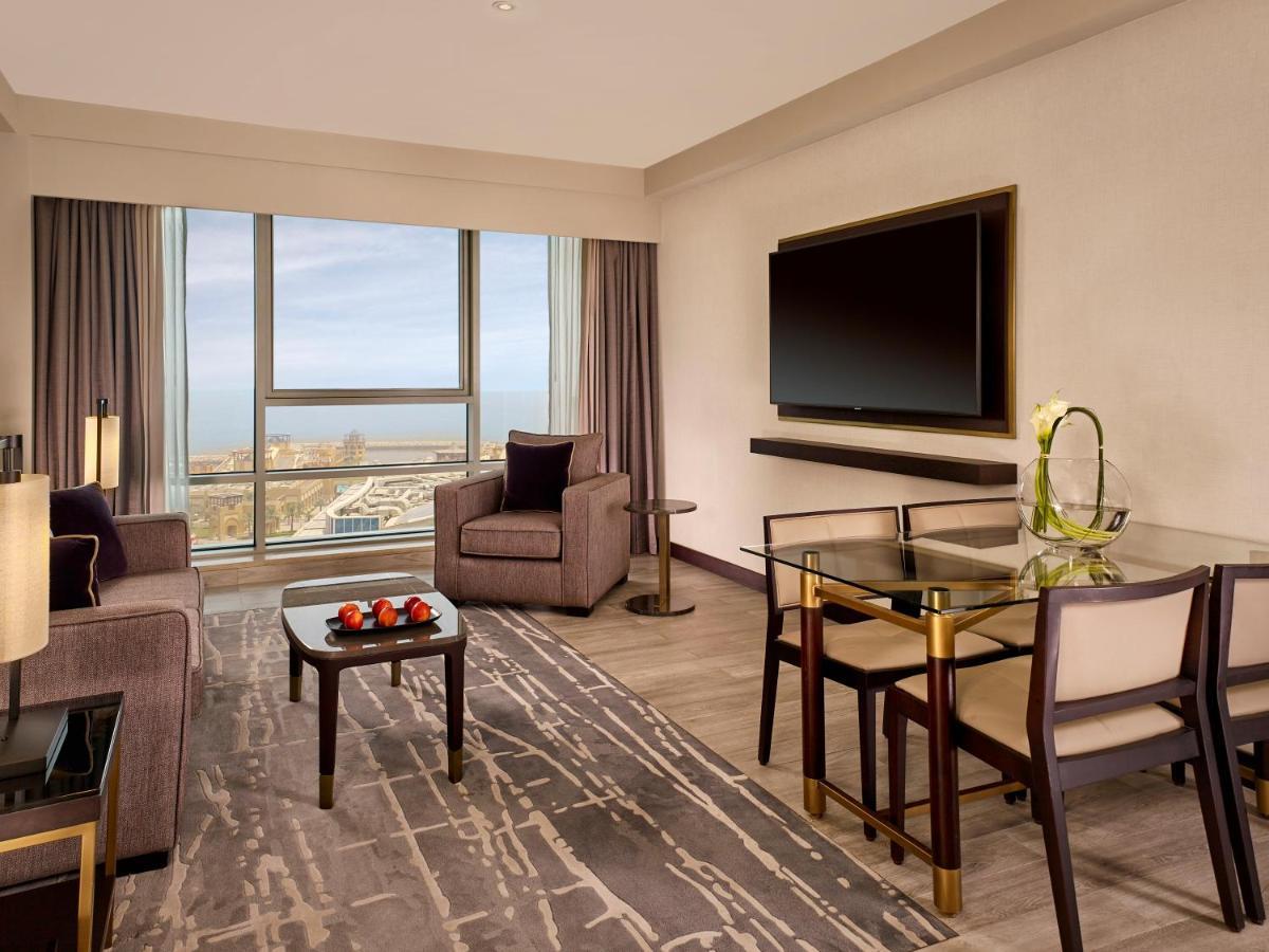 ホテル ハイアット リージェンシー アル カウト モール クウェート エクステリア 写真 A suite at the hotel